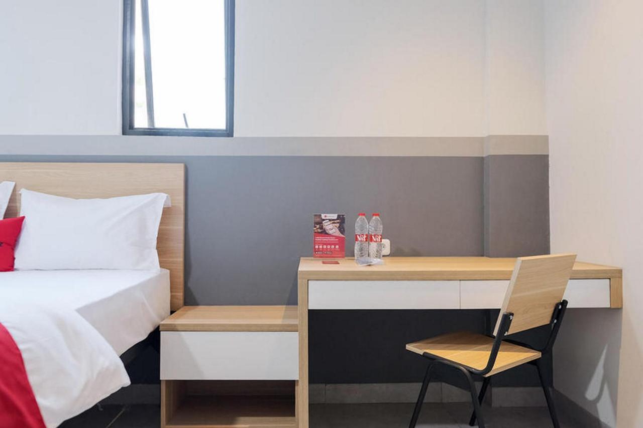 Reddoorz Plus Near Taman Anggrek Mall Jakarta Exteriör bild